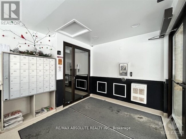 Building Photo - 190 Elgin St W