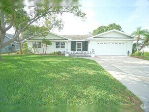 Building Photo - 705 Spanish Main Dr