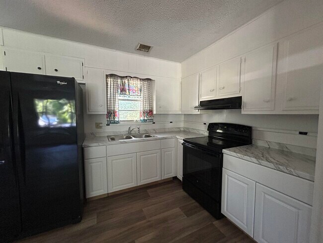 Building Photo - 119 Pottawattamie Dr