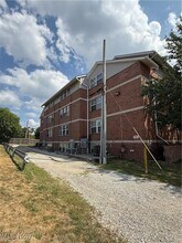 Building Photo - 409 Brown St