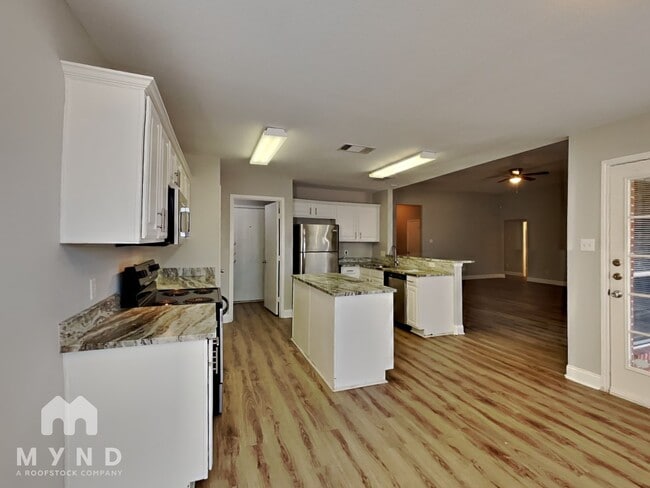 Foto del edificio - 105 Adams Dr