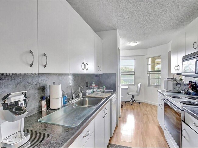 Foto del edificio - 1151 SW 128th Terrace