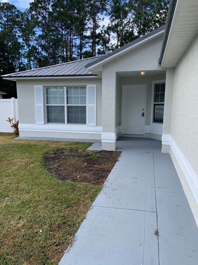 Foto del edificio - Updated 3 bed/ 2bath- Lehigh Woods