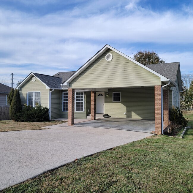 Building Photo - 208 Phillips St