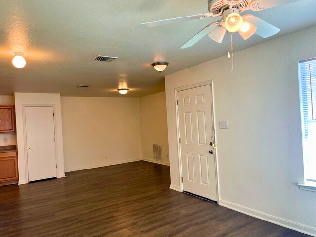 Foto del edificio - 13031-13033 O'Connor Cove