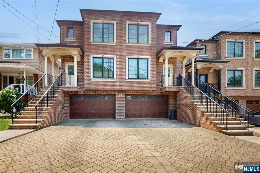 Foto principal - 48 E Homestead Ave