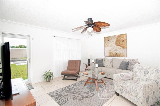 Foto del edificio - 6872 SW 15th St