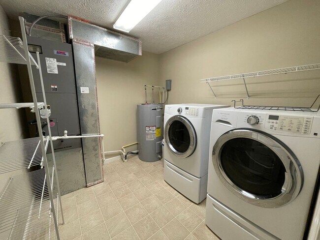 Building Photo - 3 Bedroom Home In Lindberg Village
