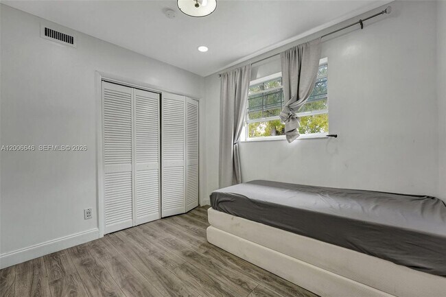 Foto del edificio - 18600 NE 7th Ct