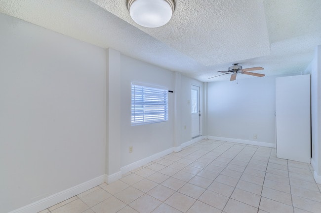Building Photo - 3315 W Empedrado St
