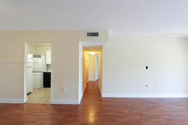 Foto del edificio - 4810 NW 79th Ave