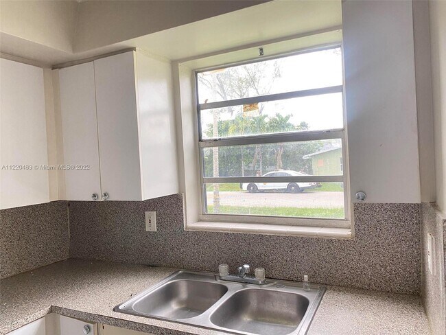 Foto del edificio - 1370 NE 119th St