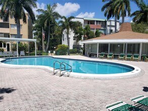 Building Photo - 1333 E Hallandale Beach Blvd