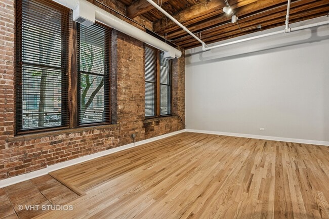 Building Photo - 331 S Peoria St