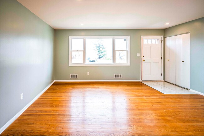 Building Photo - 9023 Samoset Rd