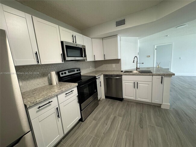 Foto del edificio - 8821 Wiles Rd