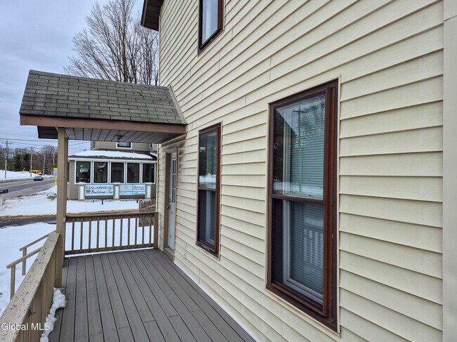 Foto del edificio - 524 Maple Ave