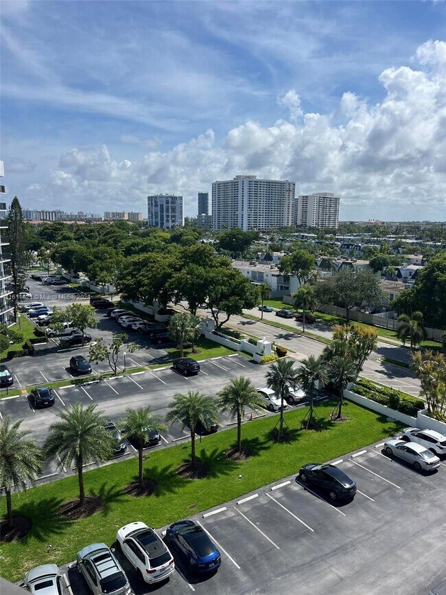 Foto del edificio - 1000 Parkview Dr