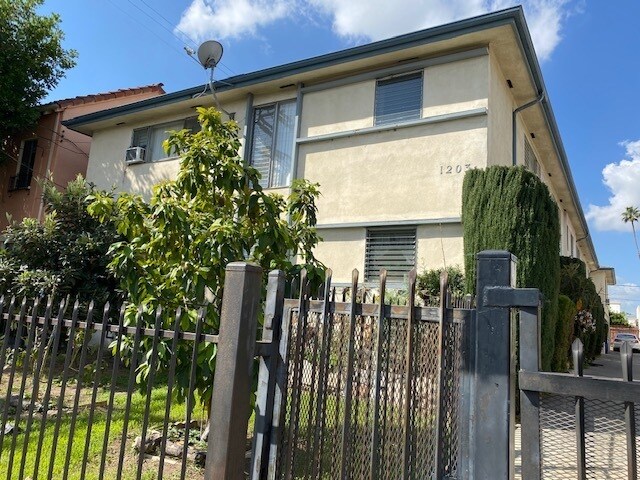 Foto del edificio - 1207 N Ardmore Ave