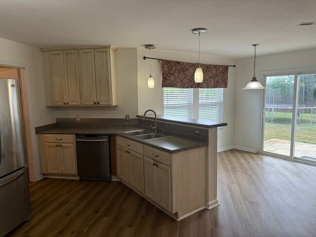 Foto del edificio - 203 Millbury Ct
