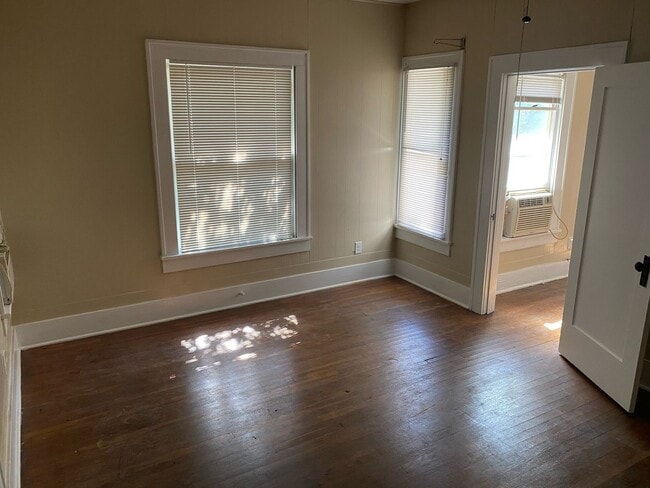 Foto del edificio - ONE BEDROOM ONE BATH