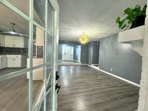 Building Photo - 6079 Lakeway Dr