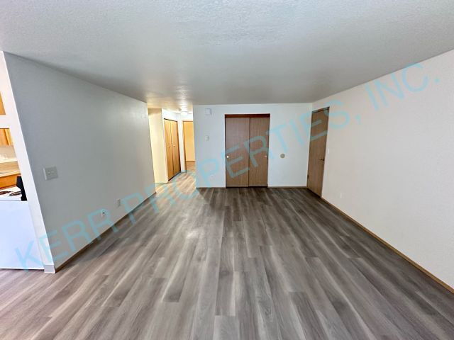 Foto del edificio - Charming 2-Bedroom Multiplex in Portland with Cozy 862 Sq Ft Layout - Perfect for Urban Living!