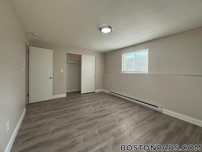 Building Photo - 310 Thompson Rd