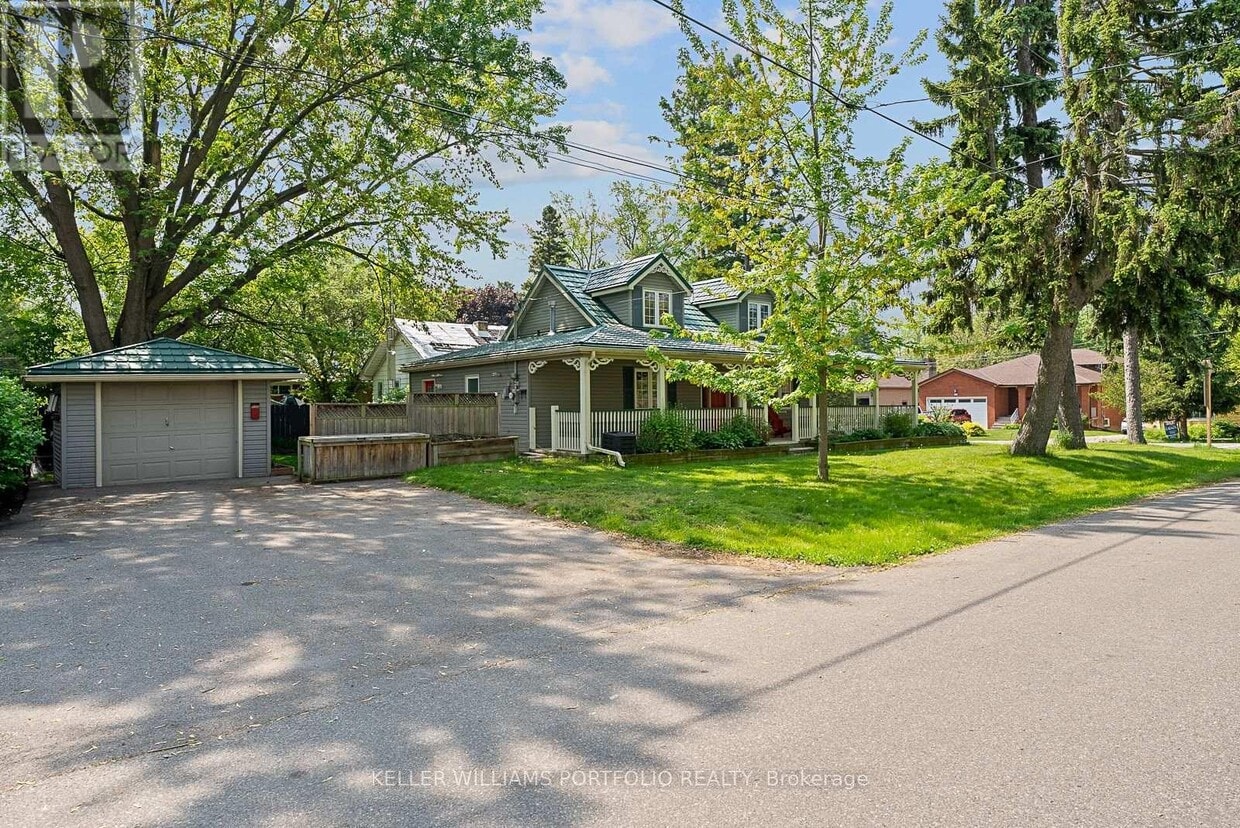 Primary Photo - 885 Hampton Crescent