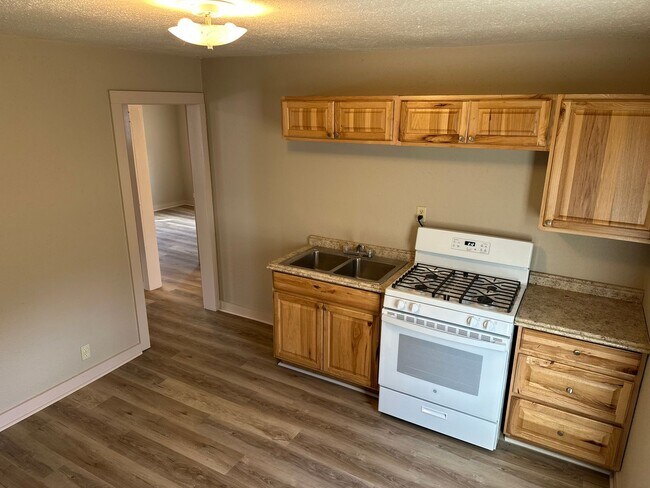 Foto del edificio - 2 Bedroom, 1 Bathroom Home with large backyard, near Downtown Springdale