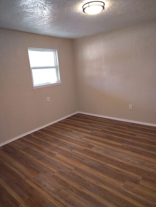 Foto del edificio - Available for Immediate Move - 1 Bed 1 Bath - Utilities included OPEN HOUSE 05/09/26 12-2