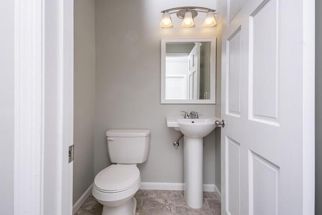 Building Photo - 338 Saratoga St