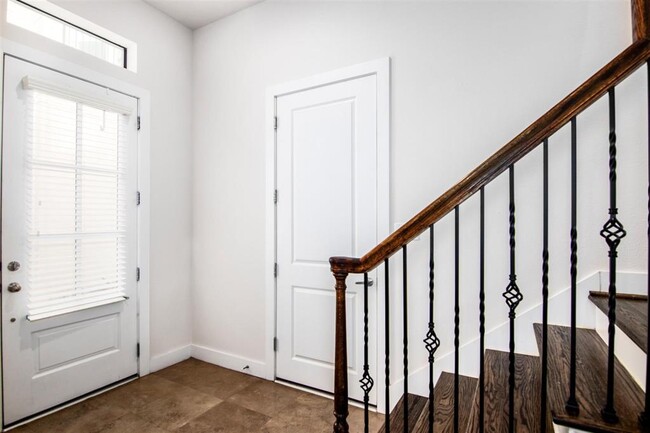 Building Photo - 2511 Garrow St