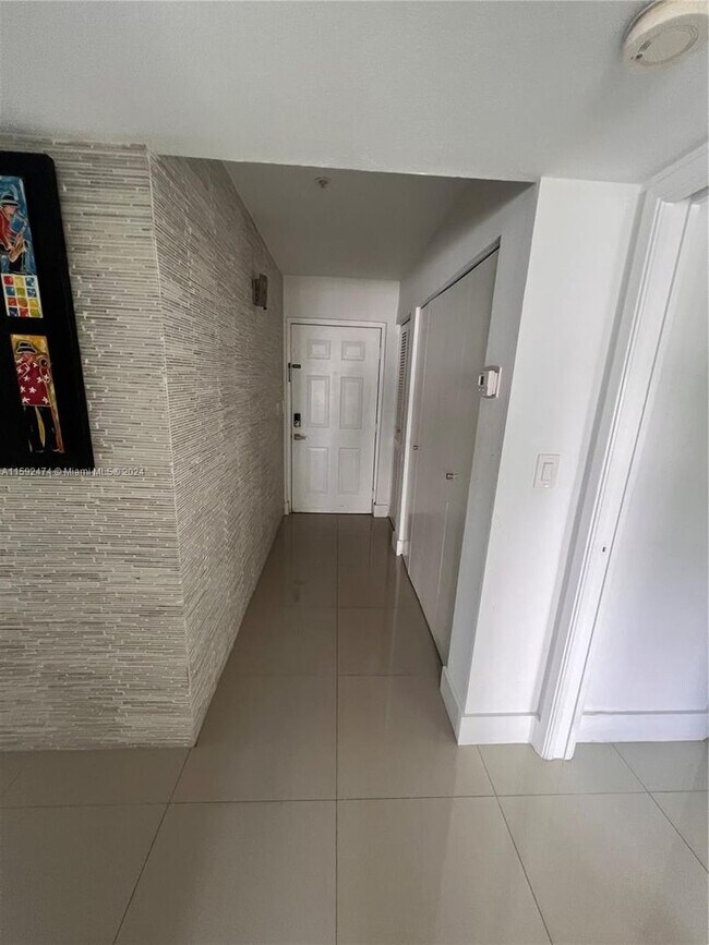 Foto del edificio - 4370 NW 107th Avenue 202, Doral, FL 33178