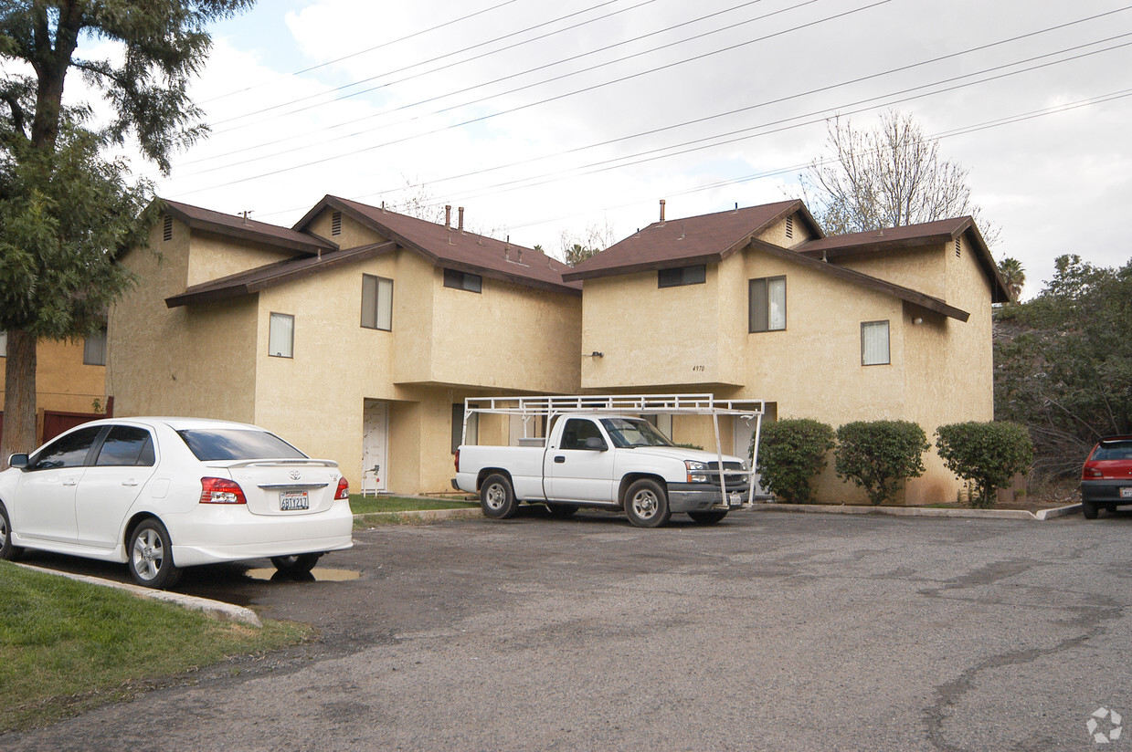 Foto del edificio - Plum Tree Apartments