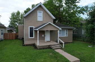 Building Photo - 1109 Adams St