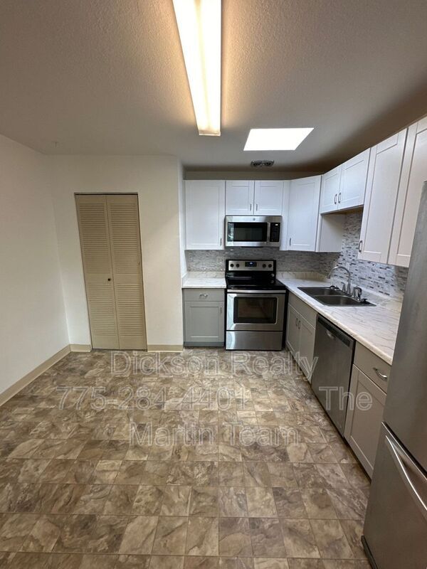 Building Photo - 1005 Baywood Dr