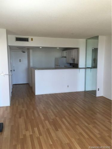 Foto principal - 20379 W Country Club Dr