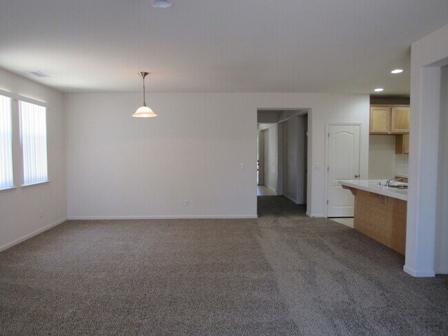 Building Photo - 535 Luciana Drive