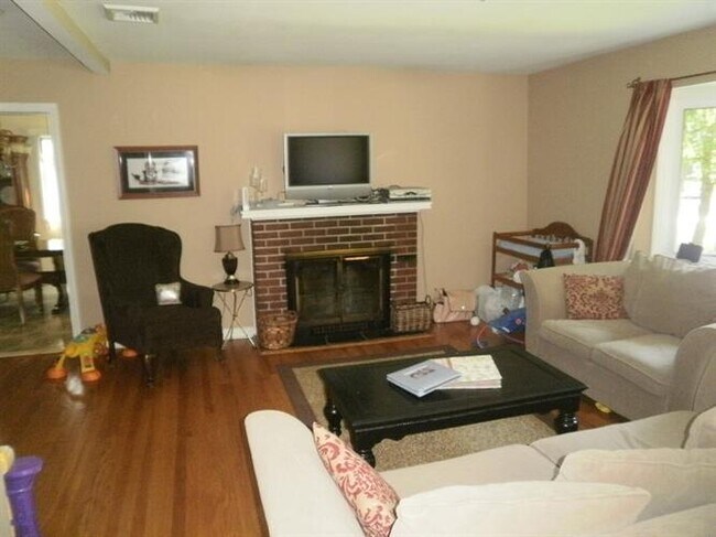 Building Photo - 31 Perrin Dr