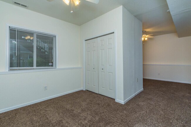 Foto del edificio - 206 E 20th St