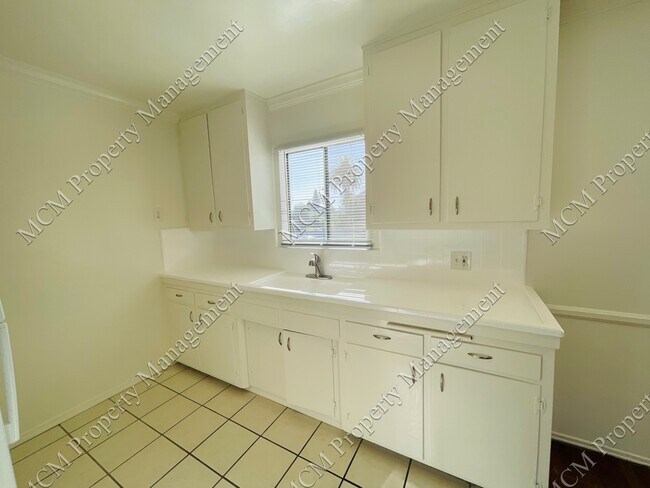 Unit 8 - Kitchen 1 - 341 N Hayworth Ave