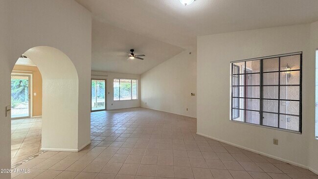 Foto del edificio - 1559 E Whitten St