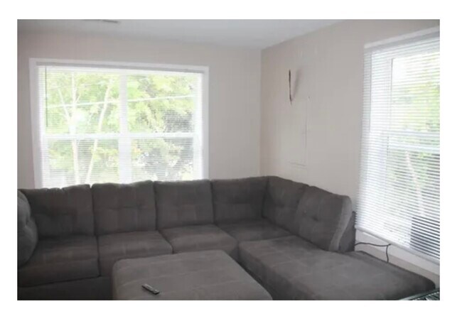 Foto del edificio - 84 Curtice St E