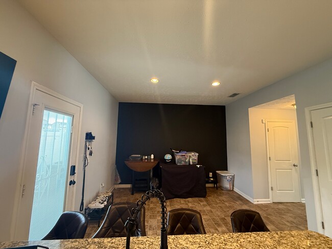 Photo - 1567 Sprucedale Dr Townhome