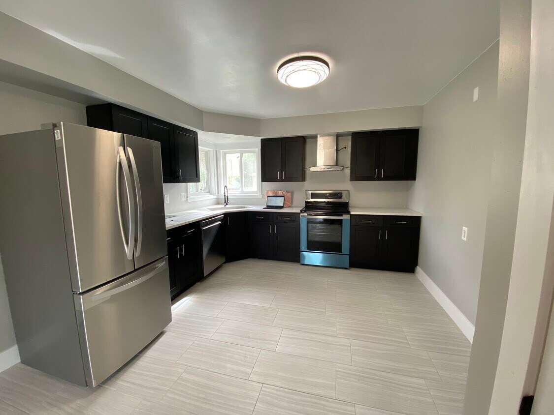 Foto del edificio - 5510 Quail Ave N