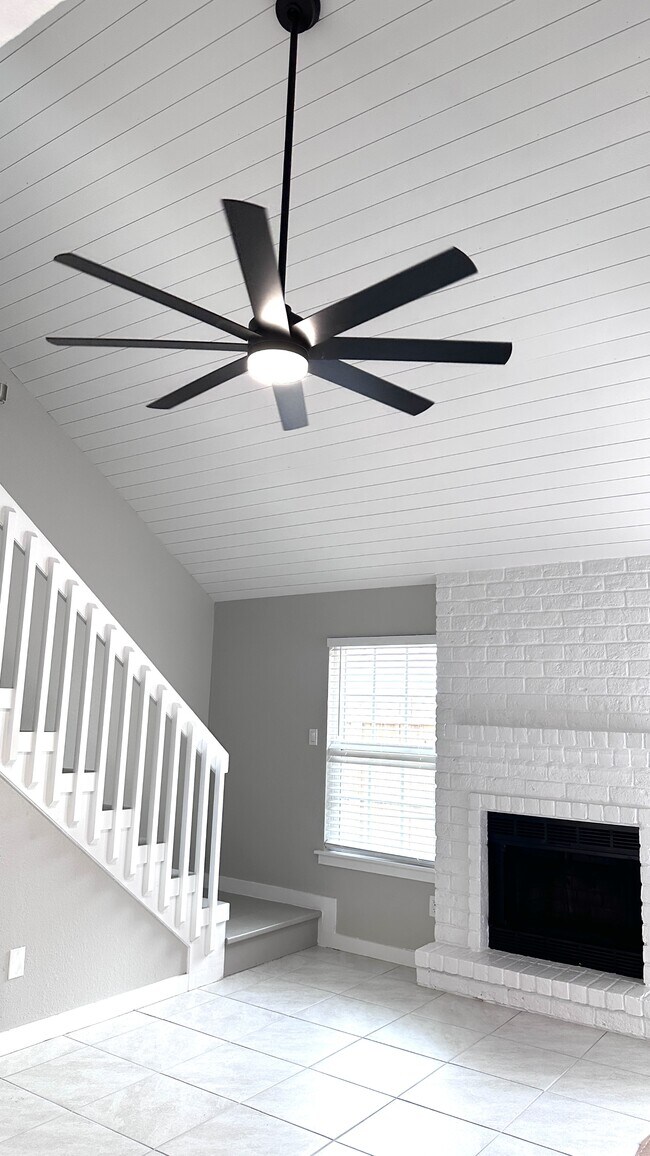 Foto del edificio - 7202 Mansions Dr