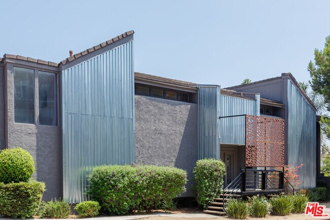 Foto del edificio - 110 N Barrington Ave