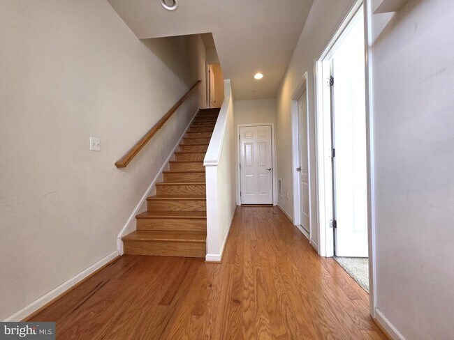 Foto del edificio - 12855 Clarksburg Square Rd