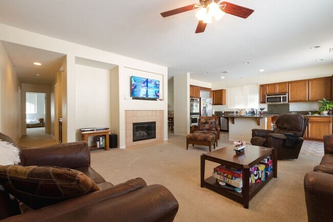 Foto del edificio - 4 Bed Home for Rent Palmdale CA 93551